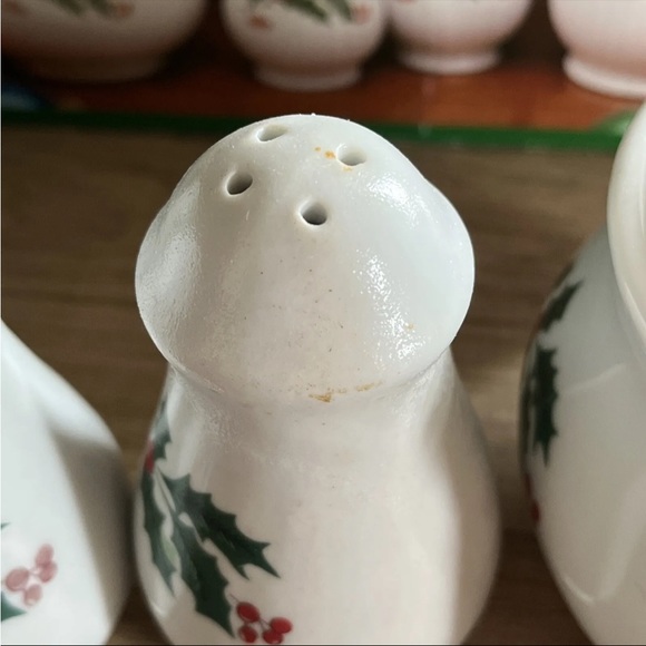 Holiday Ceramic Sugar/creamer & Salt and Pepper Set - Picture 5 of 6